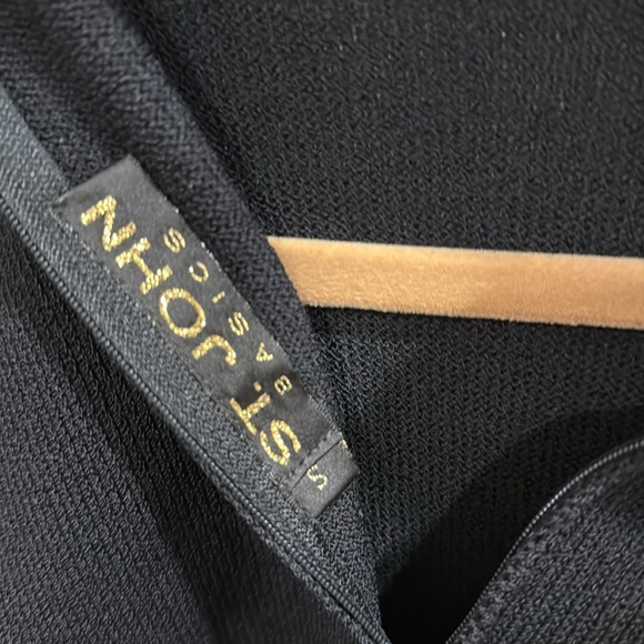 Classic St John Black Women's Top - Picture 5 of 6